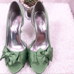 Michael Angelo green shoes with cute bows